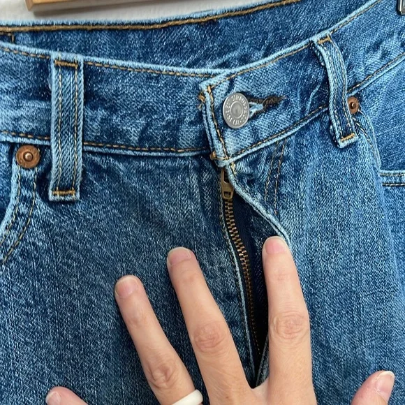 Levi’s 505 blue wash zipper fly dad jean shorts jorts 34w - Picture 2 of 4